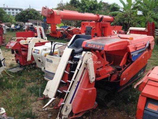 รถเกี่ยวข้าวนั่งขับ  ยี่ห้อ : KUBOTA รุ่น : R1-151A  รหัสสินค้า : 80802293คุณปัญญา Tel.086-8150487