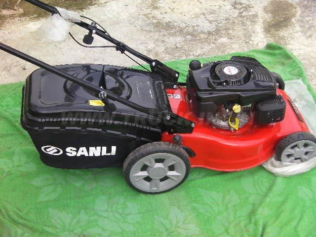 เครื่องตัดหญ้าสนาม4จังหวะเบนซิน4เกรีย์ของใหม่13,900บาท