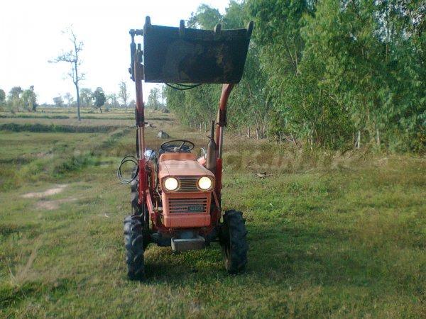 รถไถ KUBOTA   L2000  DT  ขับเคลื่อน 4X4  สภาพสวยๆ