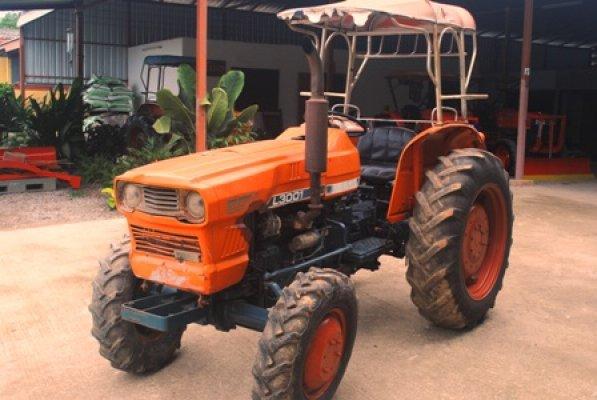 ขายรถไถ Kubota L3001 รถ 2เพลา ตามสภาพครับ สีเดิมๆ เครื่องดีครับ