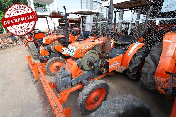 AUC 7 Code 025 แทรกเตอร์ KUBOTA KRT140 ราคา เริ่มต้นการประมูล 80,000 บาท