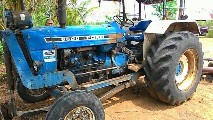 ขายรถไถ แทรคเตอร์FORD ฟอร์ดT5 77สภาพสวย ใช้งานได้เลย เครื่องดี ปั๊มดี พร้อมลงลุยงาน อุปกรณ์ครบ ใบมีด ผาน7 