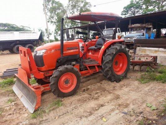 ขายรถไถ KUBOTA L4708 ใช้งานน้อย1572ชม. อุปกรณ์ดันหน้า-ผานหลัง สภาพสวยพร้อมใช้งาน เอกสารพร้อมโอน สนใจโทร 090-8588220คุณนะ 093-3258446คุณบิว ID:narong49