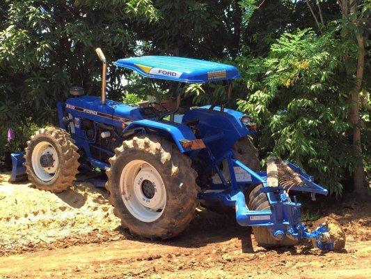 ขายรถไถ FORD 2เพลา 6610 เสื้อลาย คานหน้าZF อุปกรณ์ ดันหน้า ผานหลัง ผาน7 สภาพพร้อมใช้งาน เอกสารพร้อมโอน สนใจโทร 090-8588220คุณนะ 093-3258446คุณบิว ID:n