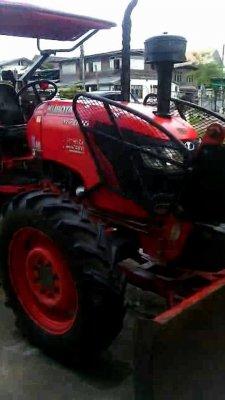 ขายรถไถKUBOTA M7040 สภาพดี ระบบพร้อมใช้งาน อุปกรณ์ใบมีดหน้า ผานหลัง คาด สภาพใช้งานประจำ