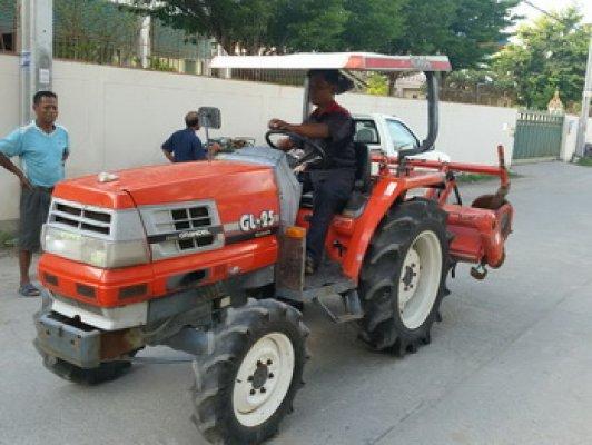 ขาย รถไถนานั่งขับ KUBOTA 25 แรง สภาพสวย 2 เพลา ขับ 4 WD เก่านอกพร้อมใช้งาน ชม VDO ได้ครับ