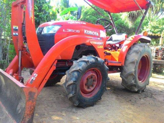 ขายรถไถ KUBOTA L3608 แถมดันหน้าคานบน ทะเบียนพร้อมโอน รถพร้อมใช้งาน ราคา 265,000 รถอยู่ อ.แกลง จ.ระยอง สอบถาม 0818618678,0899347475 มีรถขนส่งบริการทั่ว