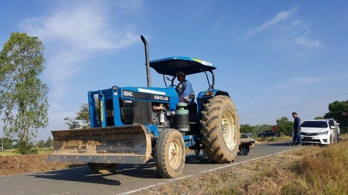 ขายรถไถFORD6640 1เพลาสภาพเก่านอก2ปี เอกสารใบอินวอยซ์ ใบดันหน้า ผานหลัง เครื่องแน่น