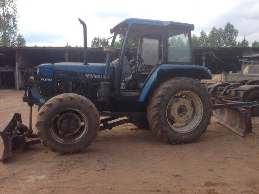ขายรถไถ FORD 6640 2 เพลา  เกียร์ธรรมดา 12 เกียร์ เอกสารอินวอย ดุมเรียบ