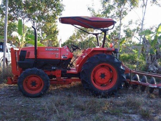 ขายรถไถ KUBOTA L4508 อุปกรณ์ครบ ดันหน้า ผานหลัง โรตารี่ ใช้งาน1607ชม. สภาพพร้อมใช้งาน เอกสารพร้อมโอน สนใจโทร 090-8588220คุณนะ 093-3258446คุณบิว หรือเข