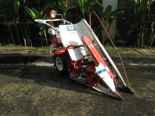 รถเกี่ยวข้าวเดินตาม รหัสสินค้า :13001362 ยี่ห้อ :KUBOTA ตัด 1 แถว 3.5 แรง