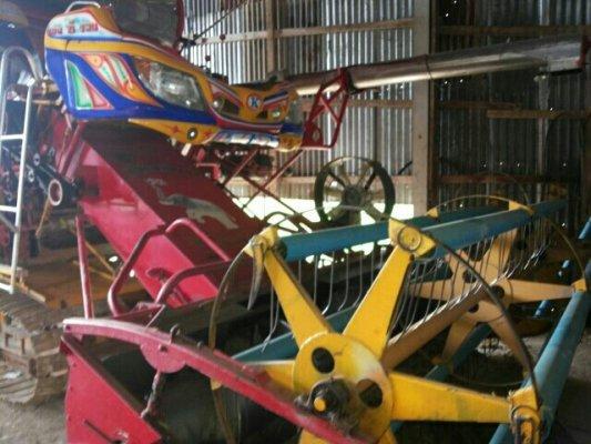 ขายรถเกี่ยวข้าวเกษตรพัฒนาเจ้าช้างไวไฟจัมโบ้ปลายปี54 เครื่องมิทซู220เทอโบ ปั้มเบอ23 มอเตอร์ตรงเบอร์23 ตัวเดิน12HT สภาพพร้อมใช้งาน จัดไฟแนนซ์ได้ เอกสารพ