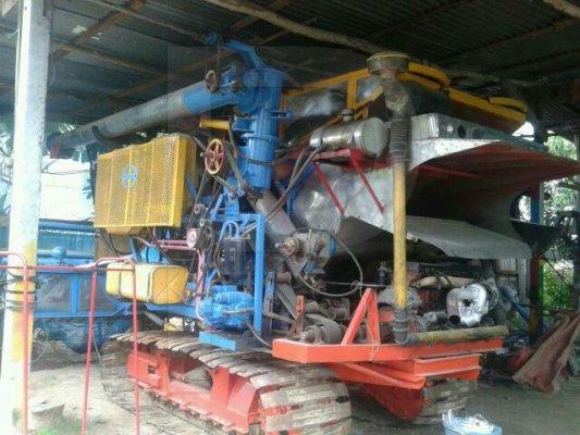 ขายรถเกี่ยวข้าวไทยเจริญ สภาพ90% ตัวเดิน12ปั๊ม23 เครื่อง 6HH1 210 TURBO อุ้มปรับระดับโรงงาน  พร้อมเกี่ยว โซ่เต็ม เครื่องดี