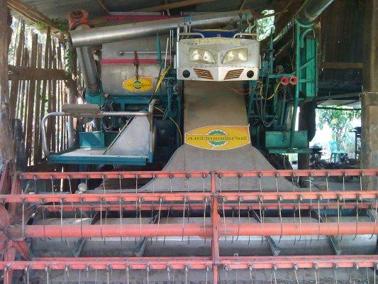 ขายรถเกี่ยวข้าว ส.ทวีอุ่ม 2.5 ตันเครื่อง 6HH1 210 เทอร์โบตัวเดิน 12 ปั้มไดกิ้น 22 เครื่องดีพร้อมใช้งานสนใจโทร 0810707634 ฉลาดศิลป์