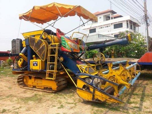 ขายรถเกี่ยวข้าวเกษตรพัมนา รุ่นเงินมี อุ้ม2ตัน ปี54 เครื่อง6HE1 195เทอร์โบ ตัวเดิน10ใหญ่จากโรงงาน เครื่องดี ช่วงล่างดี ทำงานขยัน เกี่ยวเร็ว สภาพพร้อมใช