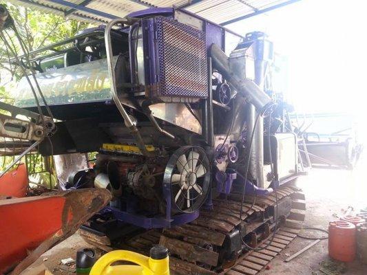 ขายรถเกี่ยวข้าว เกษตรพัฒนา รุ่นช้างน้อยจ้าวพลัง อุ้ม1.5ตัน เครื่องHINO WO6D สภาพพร้อมใช้งาน สนใจโทร 090-8588220คุณนะ 093-3258446คุณบิว หรือเข้าดูสินค้