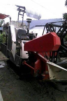 ขายรถเกี่ยวข้าวKUBOTA DC60 ทำงานน้อยปี55 ช่วงล่างเปลี่ยนใหม่ เอกสารเล่มทะเบียนพร้อมชุดโอน เครื่องดีพร้อมลงเกี่ยว แทรคยางดี