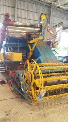 ขายรถเกี่ยวข้าวไทยเส็ง ผ่อนได้วางเงินดาวน์50% เครื่องhino jo8c251แรง ช่วงล่าง12 สภาพทำงานได้เลย เครื่องดี พร้อมลงงาน 