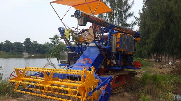 ขายรถเกี่ยวข้าวสินเจริญ การช่าง เครื่องhino jo8c 2 260แรงเทอร์โบว์ ปั๊มไดกิ้น23 ตัวเดิน12นอก สภาพพร้อมลงงาน 