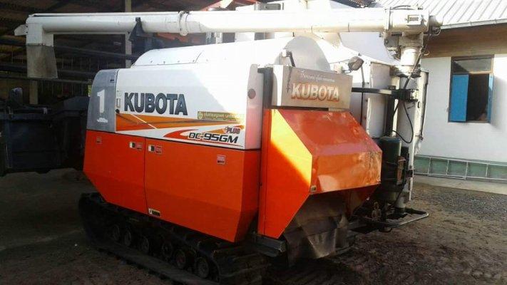 ขายรถเกี่ยวข้าว KUBOTA DC95 ปี55 ใช้งานน้อย1500ชม. สวยพร้อมใช้งาน เอกสารเล่มทะเบียนพร้อมโอน ราคา600,000 สนใจโทร 090-8588220คุณนะ 093-3258446คุณบิว หรื
