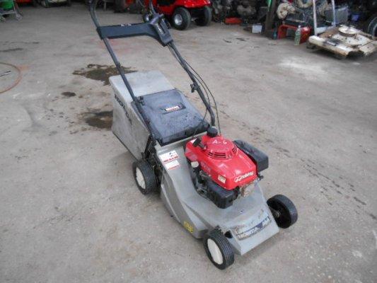 ขายรถตัดหญ้าHONDA 464 HOLIDY เดินตาม พร้อมถุงเก็บหญ้า พร้อมใช้งาน