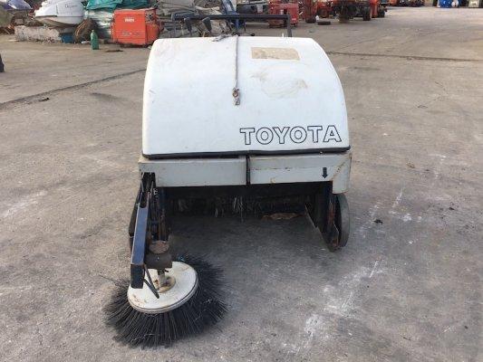 รถกวาดถนน เก็บขยะ ดูดฝุ่น TOYOTA รุ่น Hi-Sweeper ปี2005 ระบบเครื่องยนต์ รุ่นใหม่สตาร์ทด้วยกุญแจ