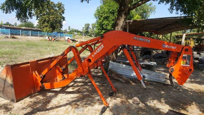 หาแลกเทรินใบดันหน้า KUBOTA M8540-M9540 ประกอบแล้วใช้งานได้เลย มีอุปกรณ์ครบ สนใจโทรมาที่0906910337ต้า