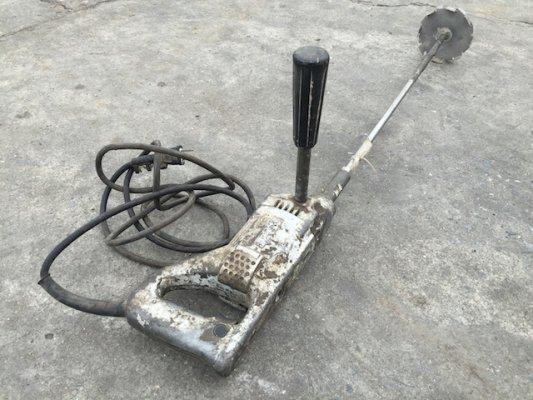 ขายสว่าน ติดหัวผสมสี ยี่ห้อ Makita รุ่น UT1304  ไฟ 100V. 250W. ใช้กับเครื่องปั่นไฟ ญี่ปุ่นได้