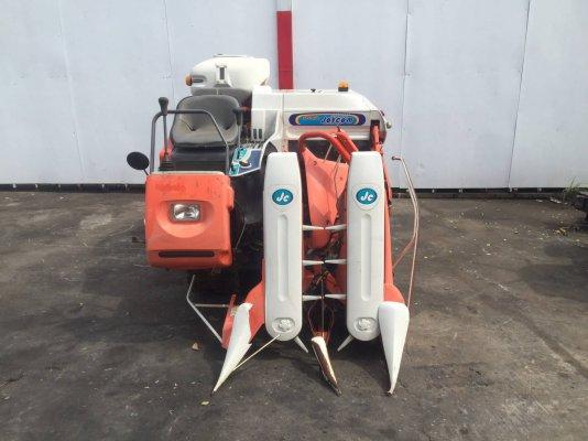 ขายรถเกี่ยวข้าวนวดคอรวง รองกระสอบ KUBOTA รุ่น SR-3J  มือ2ญี่ปุ่น   สวยจริง เช็คให้สมบูรณ์ที่สุด พร้อมใช้งาน    ขายถูก ราคาตัวละ 68,000บาท   จัดส่งได้ท