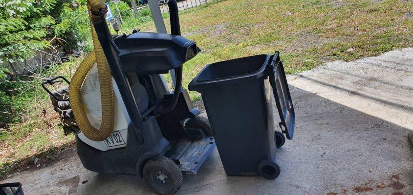 เครื่องดูดฝุ่น KARCHER เป็นรถดูดฝุ่นคันใหญ่ ถังเก็บ200ลิตร มีระบบขับเคลื่อนในตัว ระบบเครื่องยนต์ HONDA รุ่นใหม่ สภาพสวย เหมือนใหม่ น่าใช้งาน  ขายไม่แพ