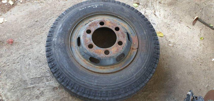 ยางรถบรรทุก6ล้อ  6รู ขนาด 7.50 R16  ขายเป็นอะไหล่ กระทะล้อ ยางDUNLOP สภาพสวย 7.50-16 