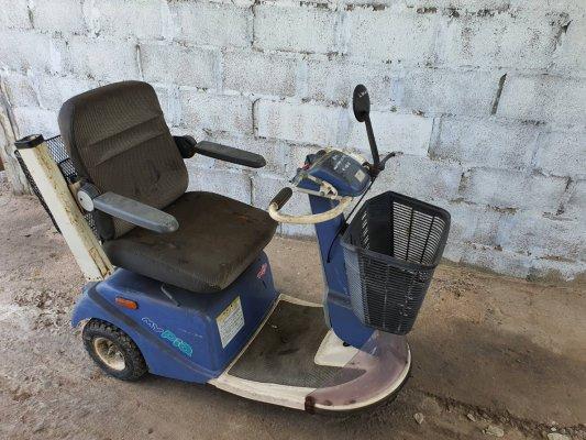 รถผู้สูงอายุ Suzuki ระบบไฟฟ้า  24v.  แบตเตอรี่2ลูก มือ2นำเข้า  อุปกรณ์ครบ รุ่นใหม่ สภาพสวย ขายตามสภาพเดิมจากญี่ปุ่น ราคาหน้าตู้