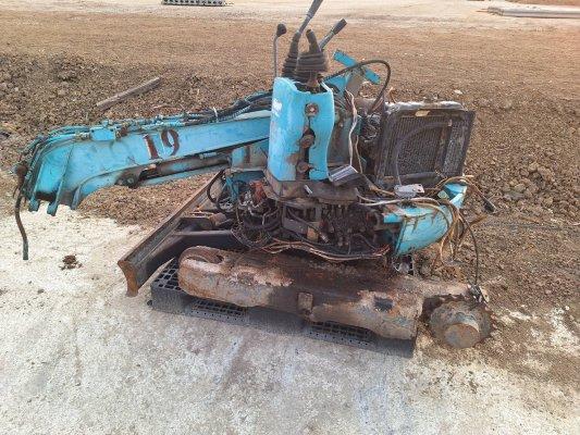 ซากรถขุดเล็ก KUBOTA ขึ้นรถกระบะได้ ดัดแปลงทำรถตอกเสาเข็มได้ จากญี่ปุ่น ราคา 55,000บาท โทร 0814852483