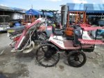 รถปลูกข้าวดำนาแบบนั่งขับ  ยี่ห้อ : YANMAR รุ่น : RR50 รหัสสินค้า : 14002105คุณศิริวรรณ Tel.087-677-3704