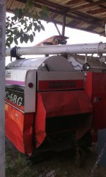 ขายรถเกี่ยวข้าวKUBOTA DC 68 อุ้ม พร้อมเทเลอร์