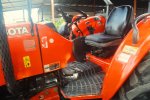 ขายรถไถ Kubota M7040 (4WD) พร้อมดันหน้าและผานตราช้าง สีเดิม เครื่องนิ่มๆครับ