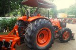 ขายรถไถ Kubota M7040 (4WD) พร้อมดันหน้าและผานตราช้าง สีเดิม เครื่องนิ่มๆครับ