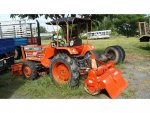 ขายรถไถKUBOTA 2002 4?4โฟร์ 3สูบ อุปกรณ์ครบ โรตารี่ ดันหน้า ผานหลัง จอบหมุน  เครื่่องดี สภาพพร้อมใช้งาน  สนใจโทร 090-8588220คุณนะ หรือ www.truck.in.th/