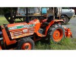 ขายรถไถKUBOTA 2002 4?4โฟร์ 3สูบ อุปกรณ์ครบ โรตารี่ ดันหน้า ผานหลัง จอบหมุน  เครื่่องดี สภาพพร้อมใช้งาน  สนใจโทร 090-8588220คุณนะ หรือ www.truck.in.th/