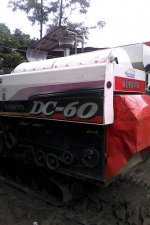 ขายรถเกี่ยวข้าวKUBOTA DC60 ทำงานน้อยปี55 ช่วงล่างเปลี่ยนใหม่ เอกสารเล่มทะเบียนพร้อมชุดโอน เครื่องดีพร้อมลงเกี่ยว แทรคยางดี