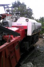ขายรถเกี่ยวข้าวKUBOTA DC60 ทำงานน้อยปี55 ช่วงล่างเปลี่ยนใหม่ เอกสารเล่มทะเบียนพร้อมชุดโอน เครื่องดีพร้อมลงเกี่ยว แทรคยางดี