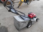 ขายรถตัดหญ้าHONDA 464 HOLIDY เดินตาม พร้อมถุงเก็บหญ้า พร้อมใช้งาน
