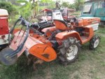  รถพรวนดินนั่งขับ ยี่ห้อ : KUBOTA รุ่น : B1200DT  รหัสสินค้า : 80802364