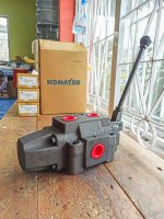 วาล์วควบคุมทิศทางมือโยก (Manually Operated Directional Valve) JGH รุ่น DMT Series
