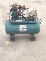 ปั๊มลมเล็กญี่ปุ่น ถังประมาณ 30ลิตร มอเตอร์110V. ขายตามสภาพ ไม่ได้เช็ค