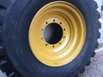 ขายยางมือสอง Bridgestone made in Japan สภาพสวย 95% ขนาดยาง 17.5 25 พร้อมกะทะตรงรุ่น CAT914K สนใจติดต่อ 0927826142,0858176685