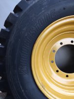 ขายยางมือสอง Bridgestone made in Japan สภาพสวย 95% ขนาดยาง 17.5 25 พร้อมกะทะตรงรุ่น CAT914K สนใจติดต่อ 0927826142,0858176685