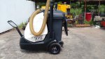 รถดูดฝุ่น KARCHER  กำลังเครื่อง HONDA5.5แรง สตาร์ทกุญแจ มีระบบขับเคลื่อน คล่องตัว เบาแรง เป่าลมได้  1ท่อ ดูดได้ 1ท่อ  ทำงานพร้อมกัน ถังเก็บใหญ่ Made i