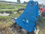 ย่อยหิน หัวกระแทก หัวแย็ก HYDRAURIC BREAKER ยี่ห้อ TOKU รุ่น 5ME สำหรับรถขุด  PC45-PC60 สภาพสวยเดิม รุ่นใหม่ มือ2ญี่ปุ่น  ราคา 28,000 บาท  โทร : 094-7